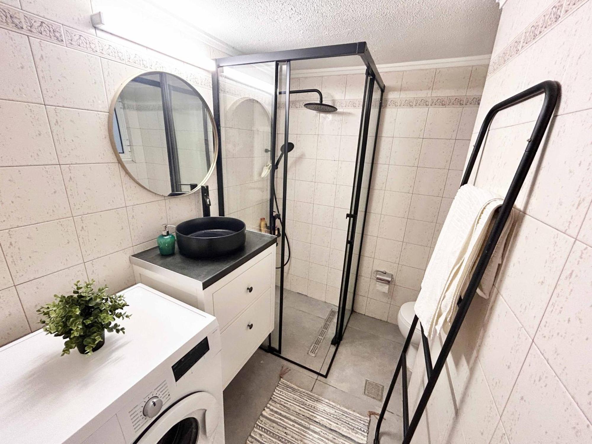 Appartement Cozy 1br In Art-filled Area Near Landmarks